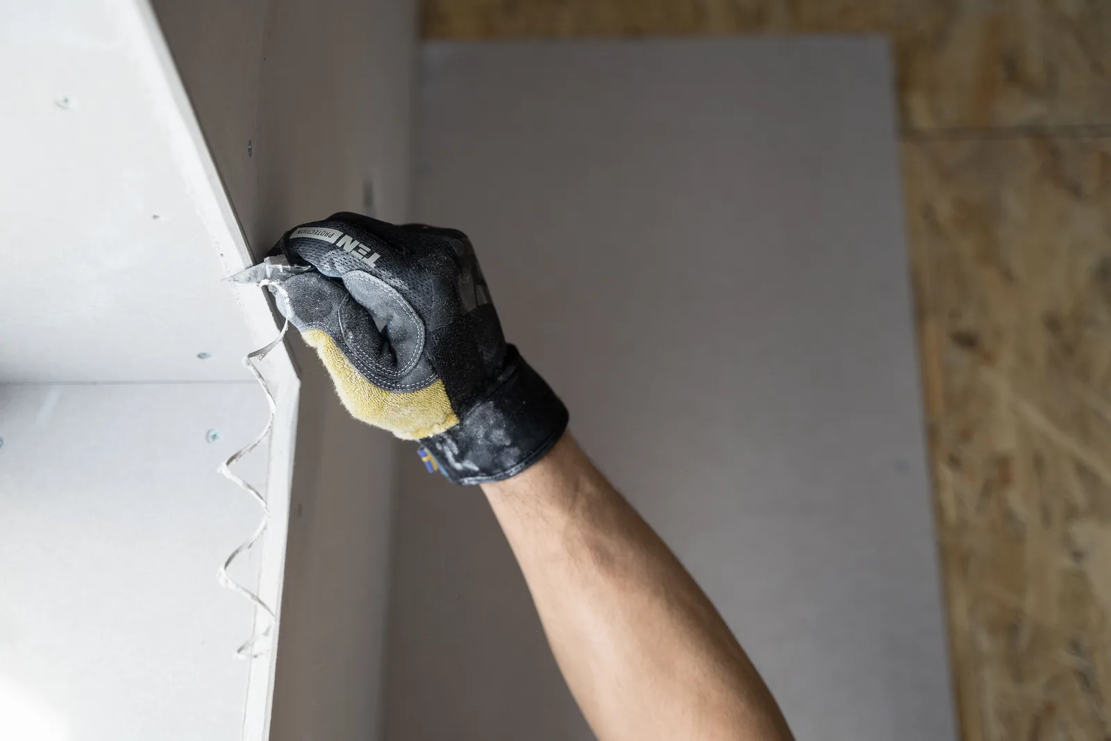 Drywall repair and patching work in Topeka, KS